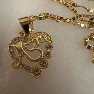 18kGold  filled  Heart 'Mom' Pendant Necklace